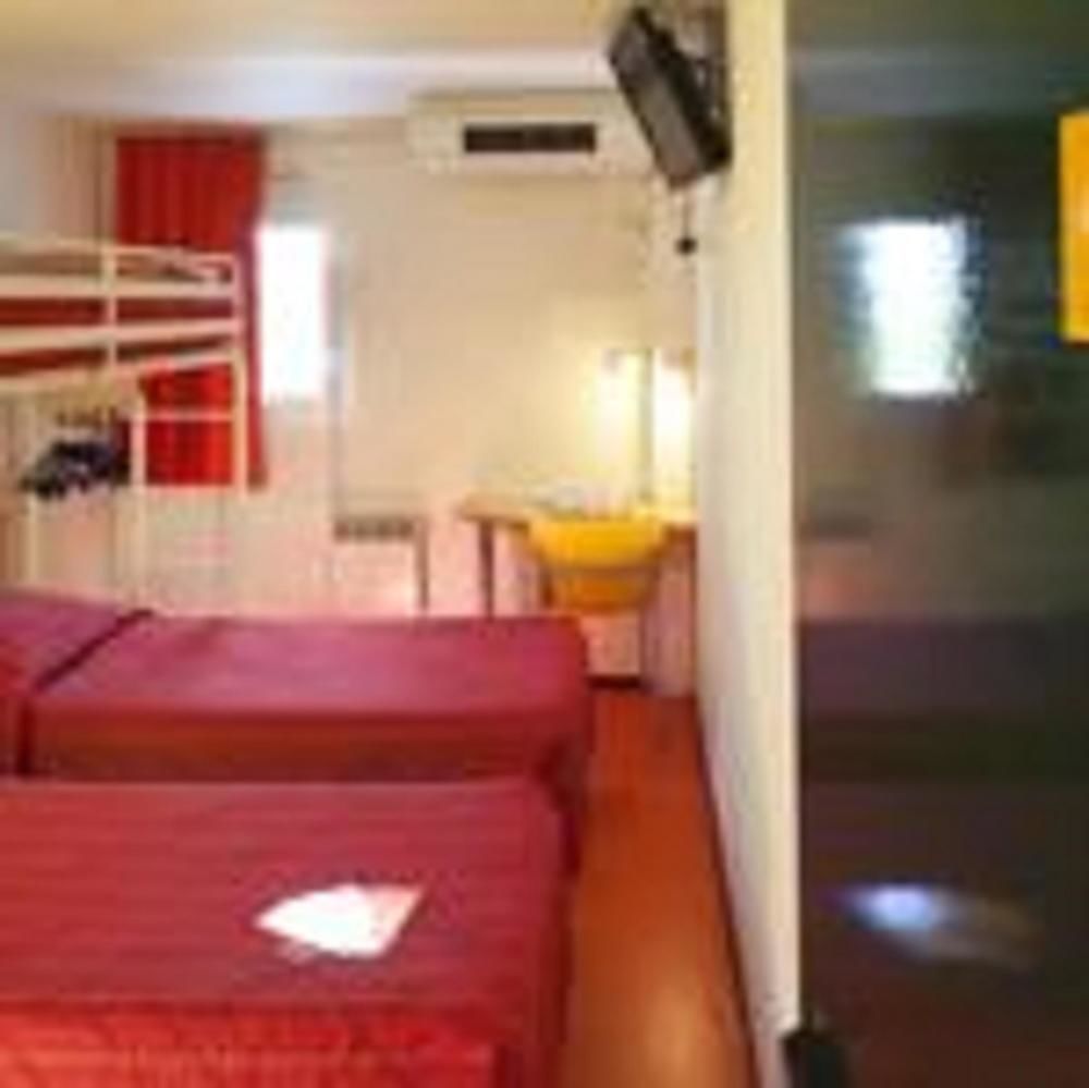 Premiere Classe Évreux Exterior foto A typical room at a love hotel