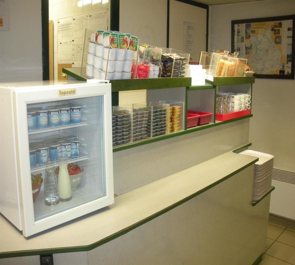 Premiere Classe Évreux Exterior foto A counter refrigerator